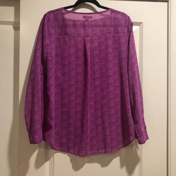 Flowy shirt! Work appropriate! - Picture 4 of 5